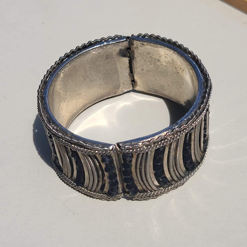 Vintage Silver Tone Metal Beaded Hinged Cuff Bracelet Black Statement - Picture 6 of 8